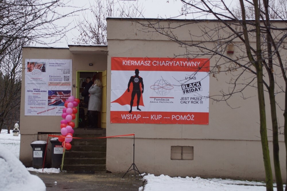 Rudzka Fundacja Armia Przyjaciół zaprasza do nowej siedziby. Jej oficjalne otwarcie odbyło się dzisiaj (30.01) o godz. 9.00. W nowym miejscu przygotowano stały kiermasz charytatywny, z którego fundusze zostaną przeznaczane na działalność fundacji oraz jej podopiecznych.