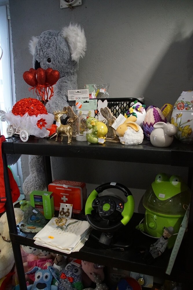 Rudzka Fundacja Armia Przyjaciół zaprasza do nowej siedziby. Jej oficjalne otwarcie odbyło się dzisiaj (30.01) o godz. 9.00. W nowym miejscu przygotowano stały kiermasz charytatywny, z którego fundusze zostaną przeznaczane na działalność fundacji oraz jej podopiecznych.