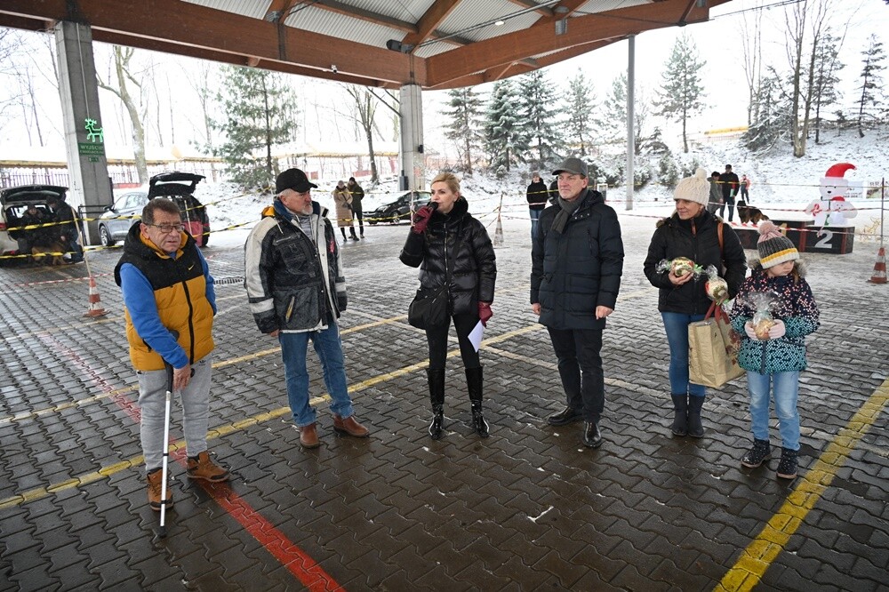 Na Terenach Targowych w Wirku odbyła się w niedzielę V Mikołajkowa Wystawa Owczarków Niemieckich. Pokazom psów towarzyszyła zbiórka prezentów świątecznych dla dzieci z placówek opiekuńczo-wychowawczych w Rudzie Śląskiej.

fot. UM Ruda Śląska