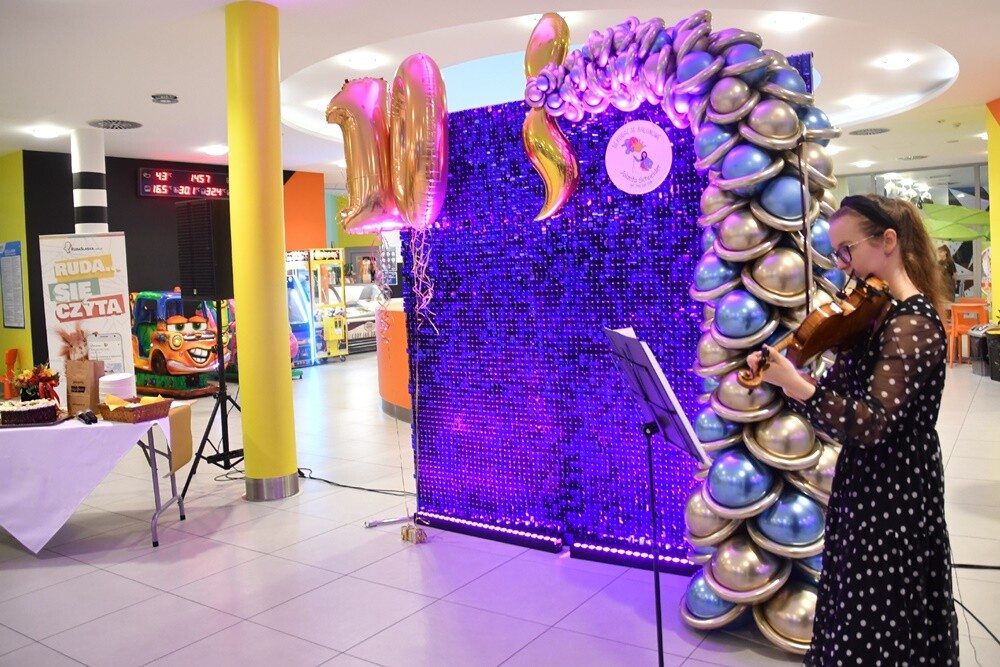 Park Wodny Aquadrom w Rudzie Śląskiej obchodzi w tym roku 10-lecie istnienia. Z tego powodu na wszystkich odwiedzających wczoraj rudzki park wodny czekało atrakcji. 

fot. Jacek Knapik