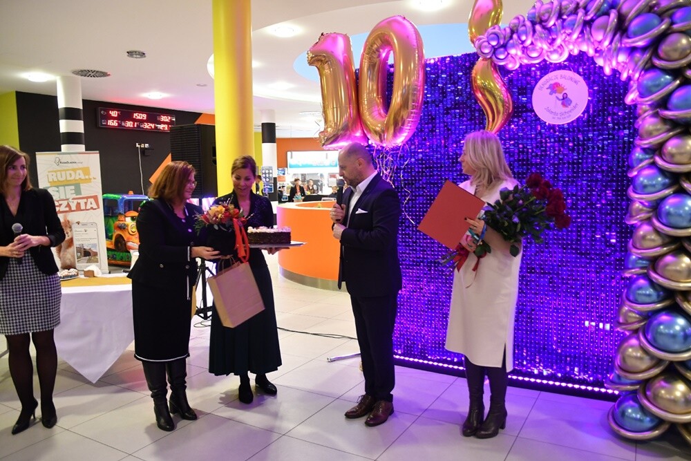 Park Wodny Aquadrom w Rudzie Śląskiej obchodzi w tym roku 10-lecie istnienia. Z tego powodu na wszystkich odwiedzających wczoraj rudzki park wodny czekało atrakcji. 

fot. Jacek Knapik