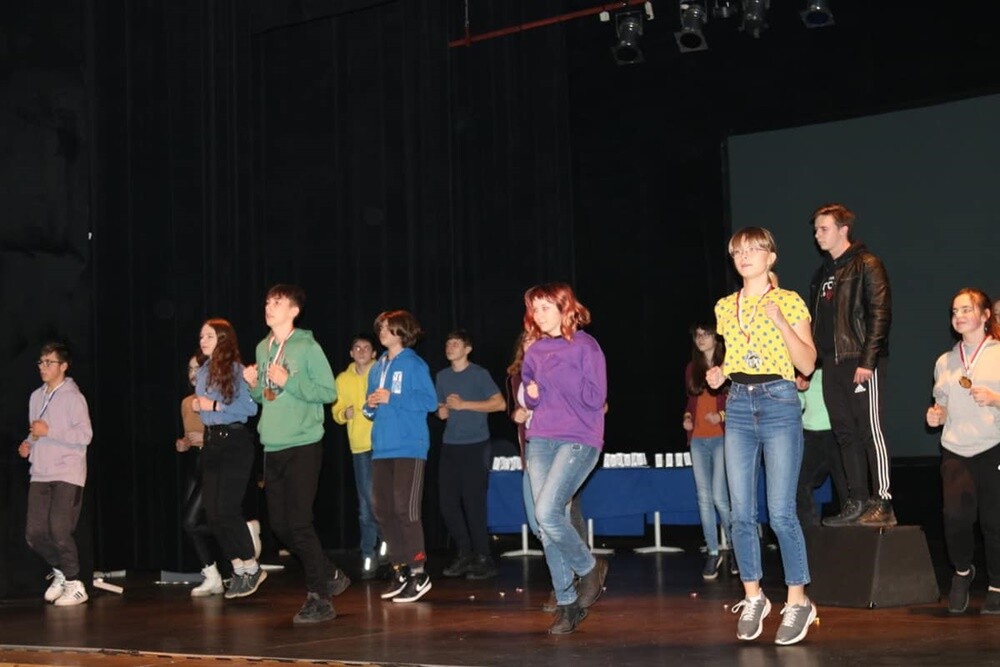 Hufiec Ruda Śląska świętuje 100-lecie harcerstwa na terenach miasta. Z tej okazji w czwartek, 18 listopada, podczas uroczystej gali zostały wręczone nagrody i wyróżnienia dla osób najbardziej zaangażowanych w działalność rudzkiej organizacji. 
fot. UM Ruda Śląska / Hufiec ZHP