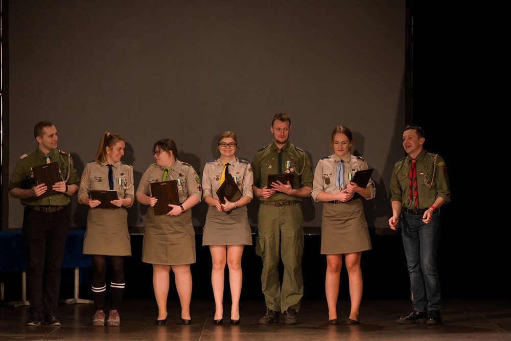 Hufiec Ruda Śląska świętuje 100-lecie harcerstwa na terenach miasta. Z tej okazji w czwartek, 18 listopada, podczas uroczystej gali zostały wręczone nagrody i wyróżnienia dla osób najbardziej zaangażowanych w działalność rudzkiej organizacji. 
fot. UM Ruda Śląska / Hufiec ZHP