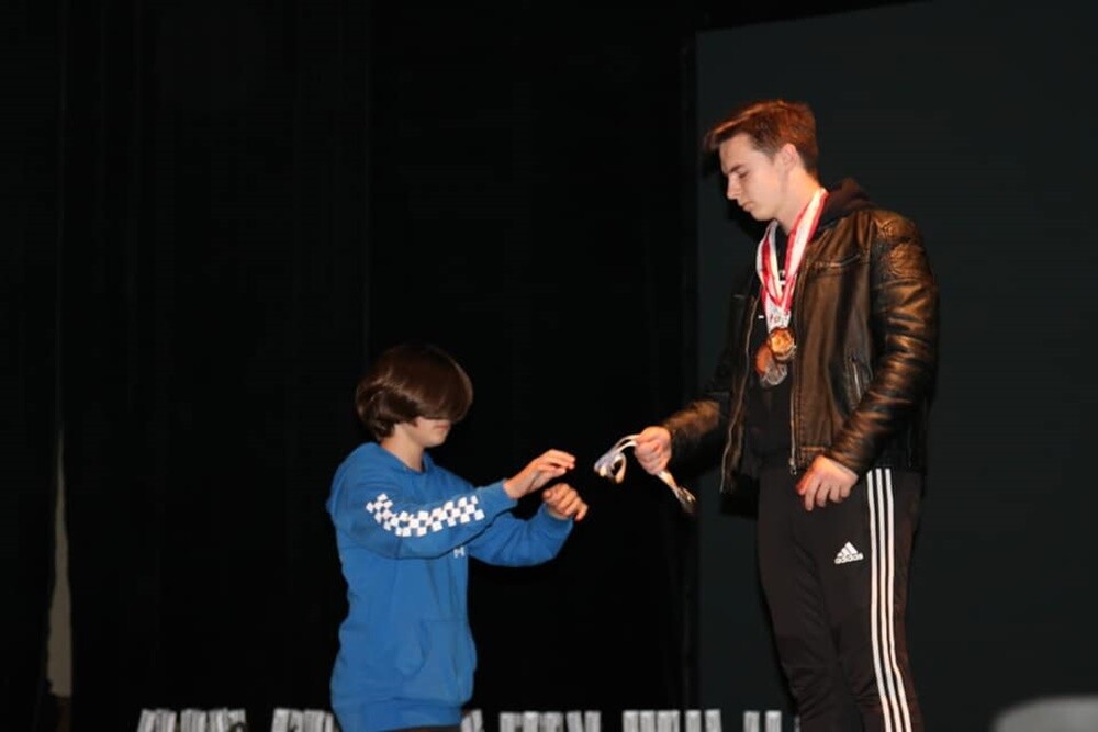 Hufiec Ruda Śląska świętuje 100-lecie harcerstwa na terenach miasta. Z tej okazji w czwartek, 18 listopada, podczas uroczystej gali zostały wręczone nagrody i wyróżnienia dla osób najbardziej zaangażowanych w działalność rudzkiej organizacji. 
fot. UM Ruda Śląska / Hufiec ZHP