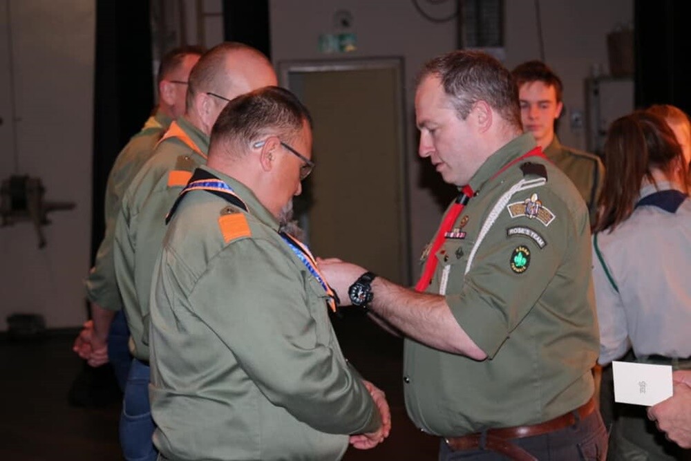 Hufiec Ruda Śląska świętuje 100-lecie harcerstwa na terenach miasta. Z tej okazji w czwartek, 18 listopada, podczas uroczystej gali zostały wręczone nagrody i wyróżnienia dla osób najbardziej zaangażowanych w działalność rudzkiej organizacji. 
fot. UM Ruda Śląska / Hufiec ZHP