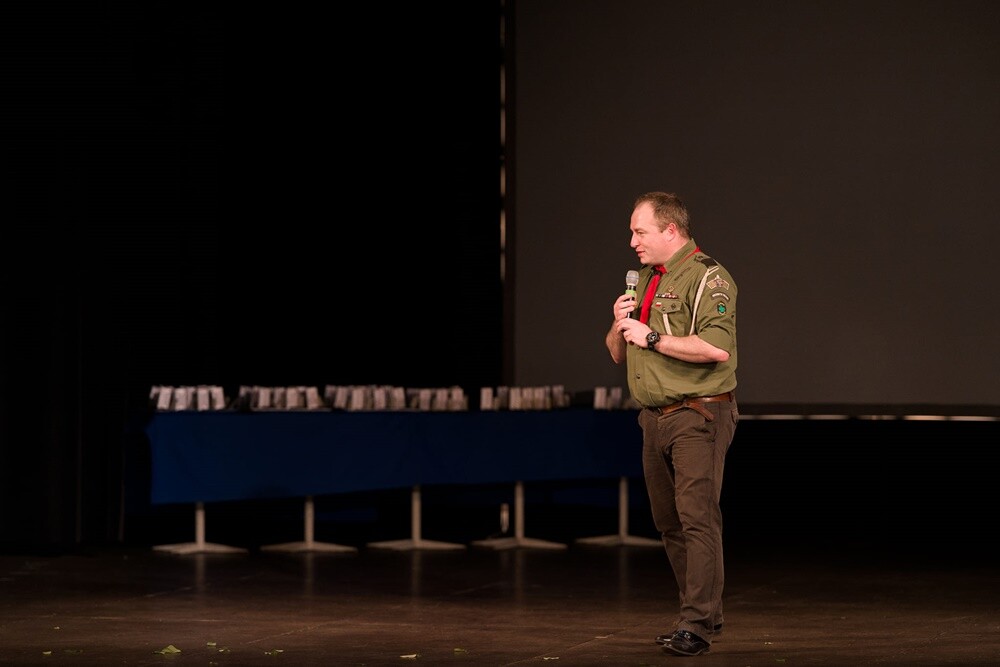 Hufiec Ruda Śląska świętuje 100-lecie harcerstwa na terenach miasta. Z tej okazji w czwartek, 18 listopada, podczas uroczystej gali zostały wręczone nagrody i wyróżnienia dla osób najbardziej zaangażowanych w działalność rudzkiej organizacji. 
fot. UM Ruda Śląska / Hufiec ZHP