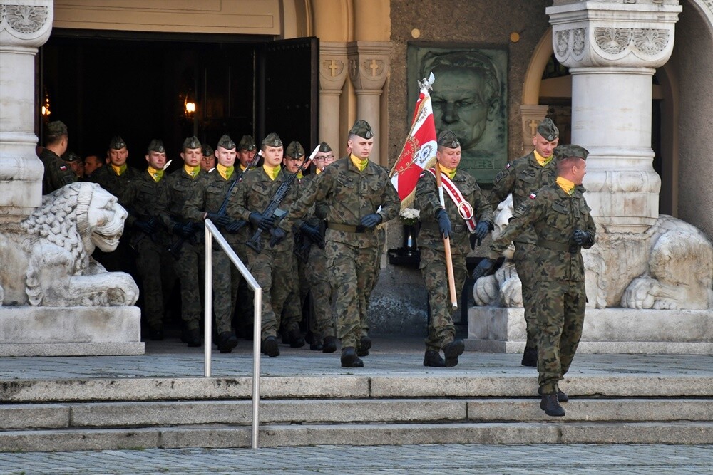16 lipca minęło 100 lat od podpisania Aktu Objęcia Górnego Śląska przez Polskę. W związku z tym wczoraj w Rudzie Śląskiej odbyły się obchody 100. rocznicy tego wydarzenia. 

fot. Jacek Knapik