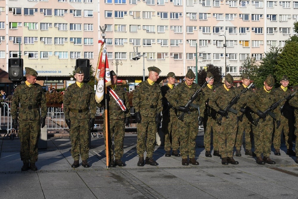 16 lipca minęło 100 lat od podpisania Aktu Objęcia Górnego Śląska przez Polskę. W związku z tym wczoraj w Rudzie Śląskiej odbyły się obchody 100. rocznicy tego wydarzenia. 

fot. Jacek Knapik