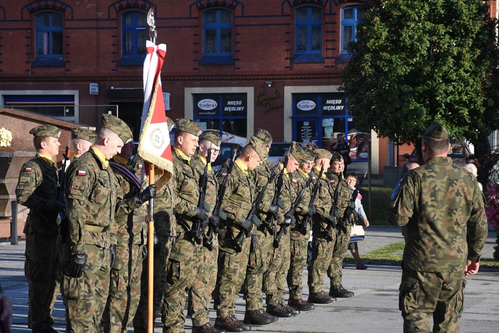 16 lipca minęło 100 lat od podpisania Aktu Objęcia Górnego Śląska przez Polskę. W związku z tym wczoraj w Rudzie Śląskiej odbyły się obchody 100. rocznicy tego wydarzenia. 

fot. Jacek Knapik