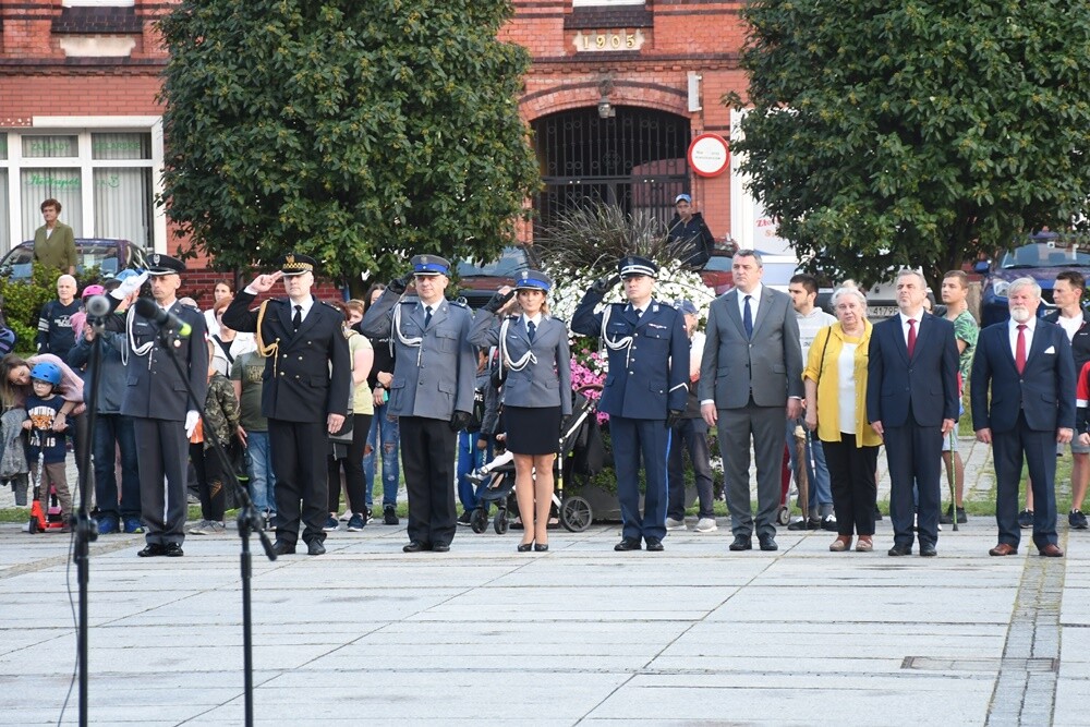 16 lipca minęło 100 lat od podpisania Aktu Objęcia Górnego Śląska przez Polskę. W związku z tym wczoraj w Rudzie Śląskiej odbyły się obchody 100. rocznicy tego wydarzenia. 

fot. Jacek Knapik