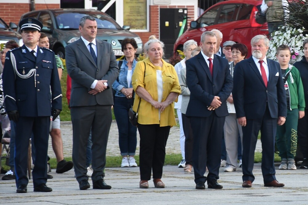 16 lipca minęło 100 lat od podpisania Aktu Objęcia Górnego Śląska przez Polskę. W związku z tym wczoraj w Rudzie Śląskiej odbyły się obchody 100. rocznicy tego wydarzenia. 

fot. Jacek Knapik