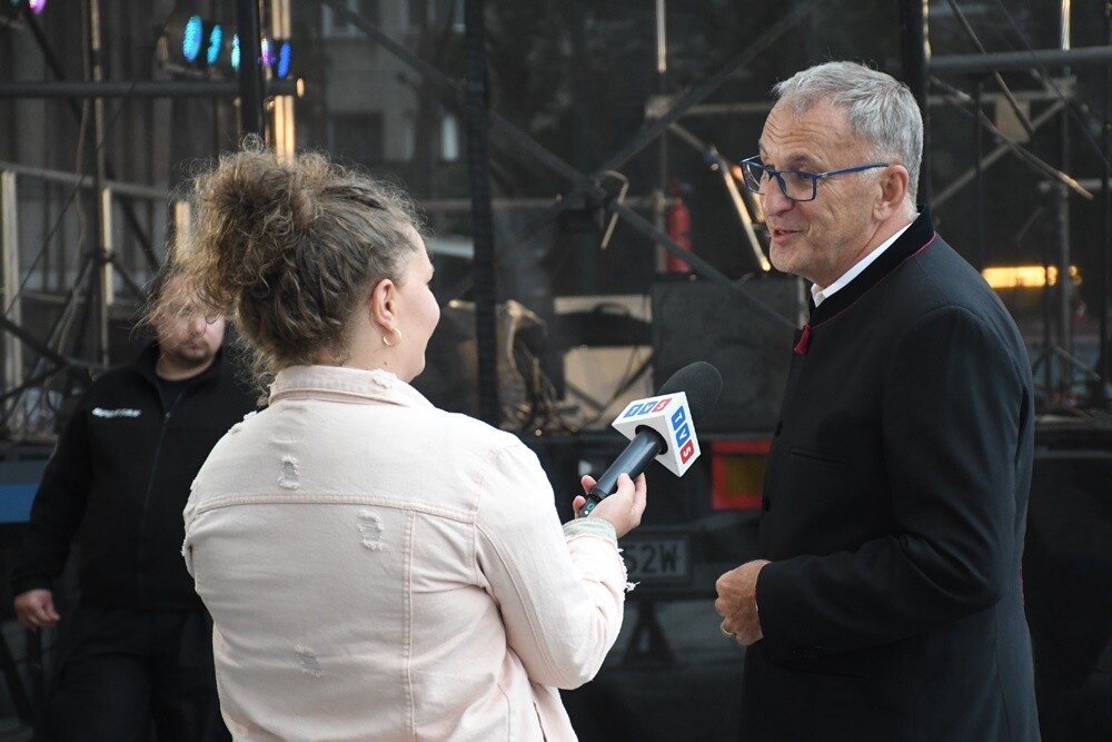 16 lipca minęło 100 lat od podpisania Aktu Objęcia Górnego Śląska przez Polskę. W związku z tym wczoraj w Rudzie Śląskiej odbyły się obchody 100. rocznicy tego wydarzenia. 

fot. Jacek Knapik