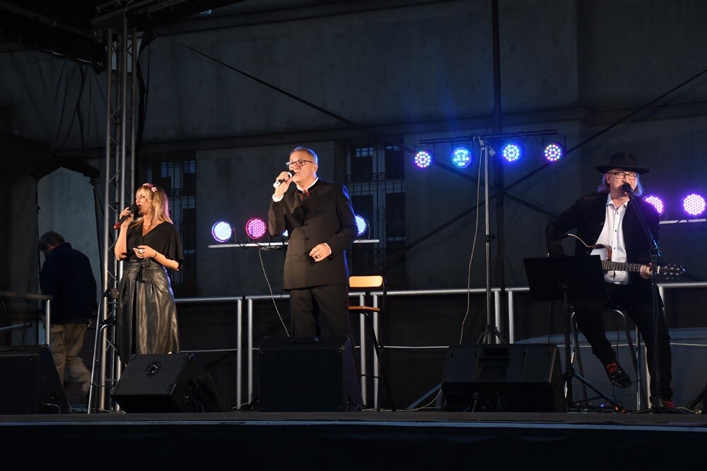 16 lipca minęło 100 lat od podpisania Aktu Objęcia Górnego Śląska przez Polskę. W związku z tym wczoraj w Rudzie Śląskiej odbyły się obchody 100. rocznicy tego wydarzenia. 

fot. Jacek Knapik