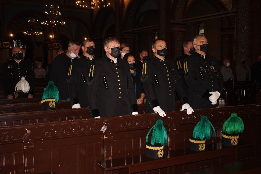 18 września 2009 roku w kopalni Wujek – Ruch Śląsk doszło do katastrofy, w wyniku której śmierć poniosło 20 górników, a kilkudziesięciu kolejnych odniosło obrażenia. Najmłodszy z nich miał tylko 21 lat, najstarszy 48. Dziś mija 12. rocznica tych tragicznych wydarzeń. Ku czci pamięci ofiar w kościele pw. Trójcy Przenajświętszej odbyła się msza święta.