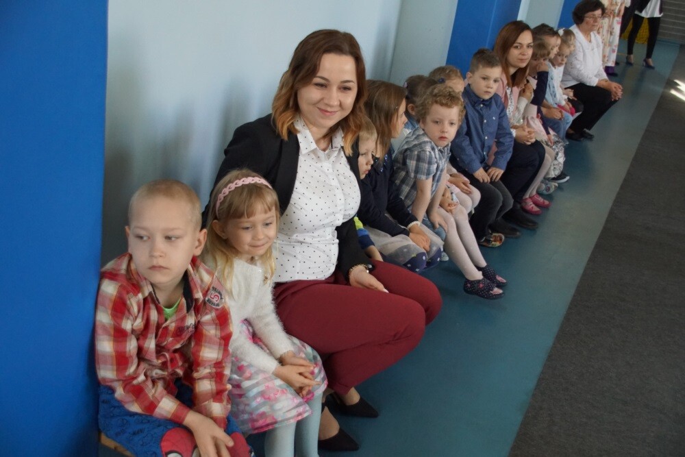 Szkoła Podstawowa nr 4 im. Józefa Lompy obchodzi w tym roku swoje 140-lecie. Podczas uroczystego jubileuszu w szkole zebrało się dziś szerokie grono osób związanych z placówką. Były wzruszające wspomnienia, prezentacja historii dzielnicy i szkoły oraz wspólne świętowanie.