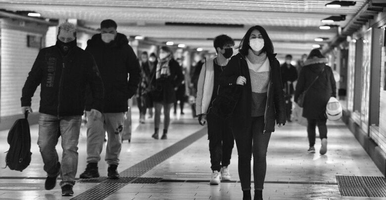 15 grudnia: bardziej restrykcyjne obostrzenia!  Rząd rezygnuje z jednego z nich