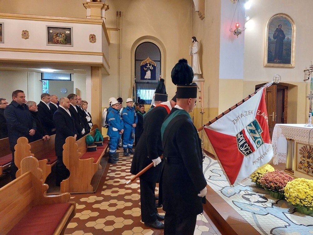 Dziś mija 16. rocznica tragicznego wypadku na kopalni Halemba - dokładnie 21 listopada 2006 roku w wyniku podziemnego wybuchu metanu śmierć poniosło 23 górników.

fot. UM Ruda Śląska