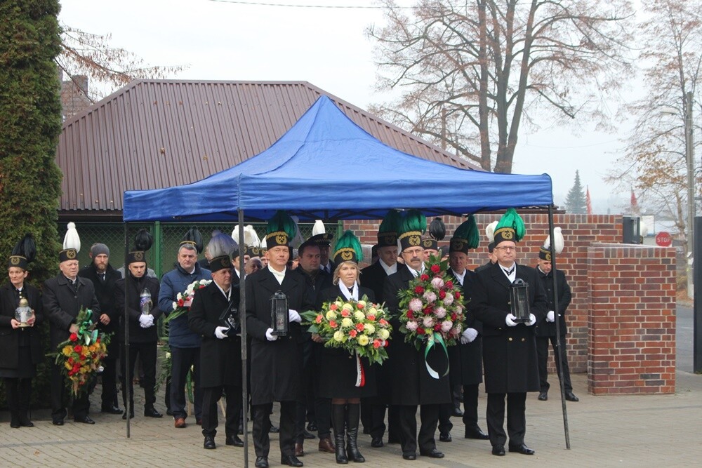 Dziś mija 16. rocznica tragicznego wypadku na kopalni Halemba - dokładnie 21 listopada 2006 roku w wyniku podziemnego wybuchu metanu śmierć poniosło 23 górników.

fot. UM Ruda Śląska