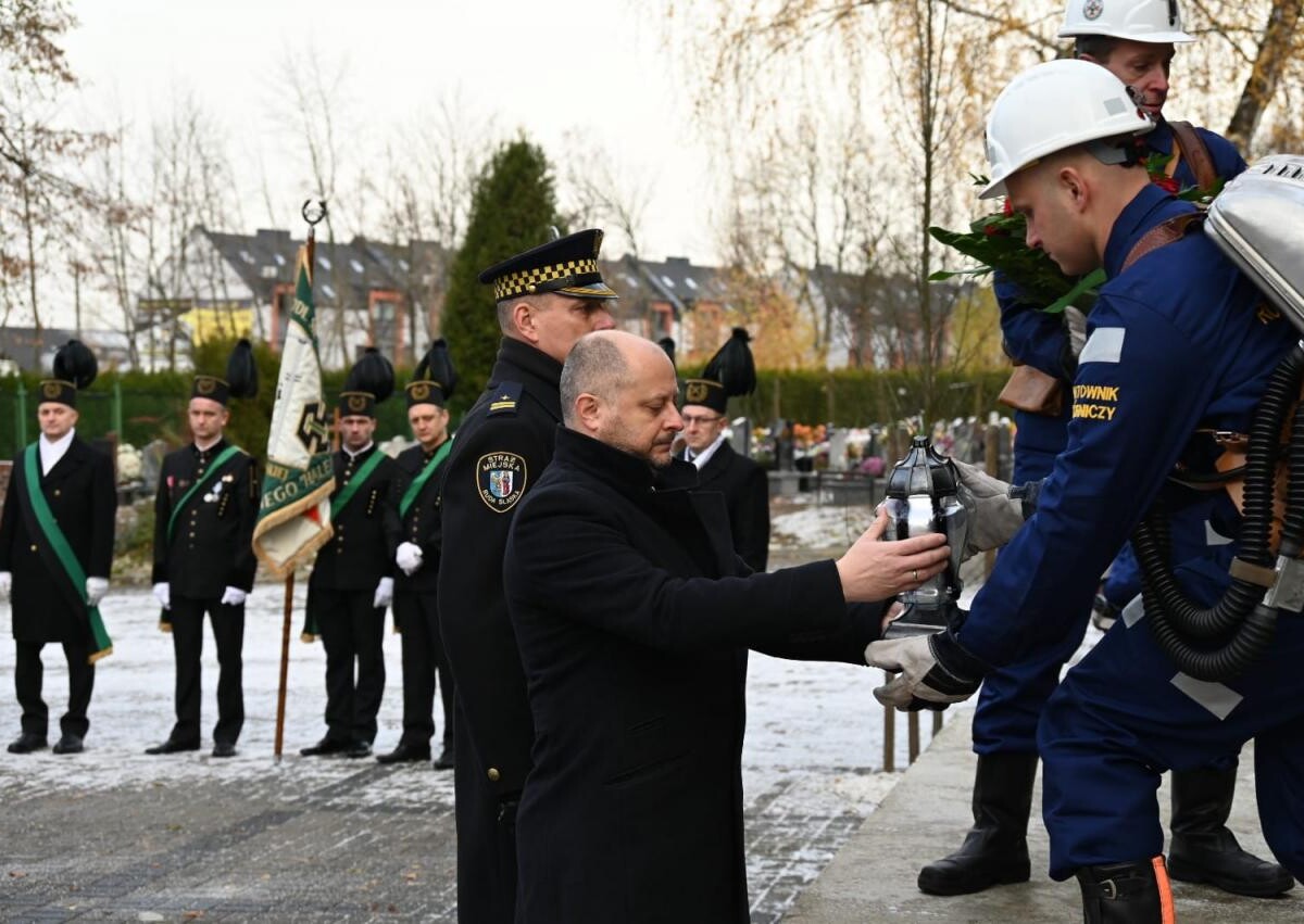 Dziś mija 18. rocznica tragicznego wypadku na kopalni Halemba - dokładnie 21 listopada 2006 roku w wyniku podziemnego wybuchu metanu śmierć poniosło 23 górników / fot. UM Ruda Śląska