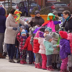 Przedszkolaki na rynku