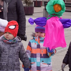 Przedszkolaki na rynku