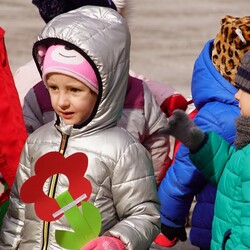 Przedszkolaki na rynku