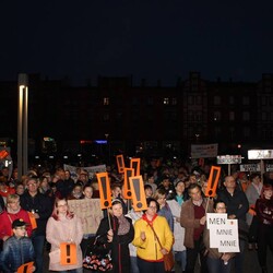 Wiec Łańcuch Światła dla nauczycieli