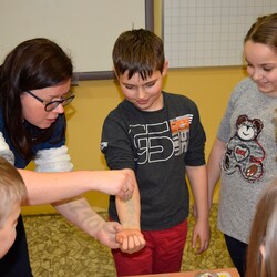 Młodzi wynalazcy ze SP nr 17