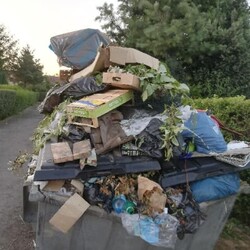 Przepełnione kontenery