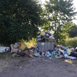 Przepełnione kontenery