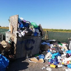 Przepełnione kontenery