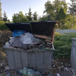 Przepełnione kontenery