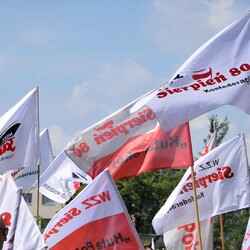 Pikieta hutników pod siedzibą Węglokoksu