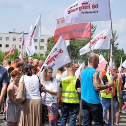 Pikieta hutników pod siedzibą Węglokoksu