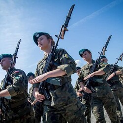 Helikoptery nad miastem