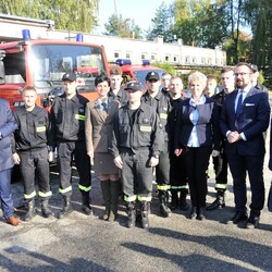 Konferencja prasowa pod siedzibą OSP