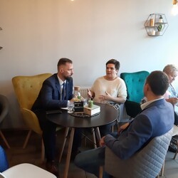 kawa i maszket z prezydentem