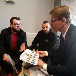 kawa i maszket z prezydentem