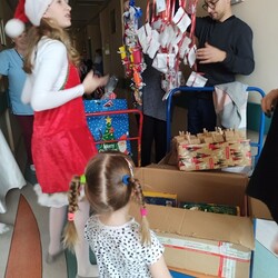 Podarowali dzieciom w szpitalu uśmiech