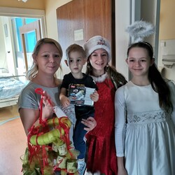 Podarowali dzieciom w szpitalu uśmiech