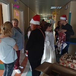 Podarowali dzieciom w szpitalu uśmiech