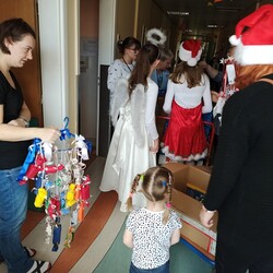 Podarowali dzieciom w szpitalu uśmiech