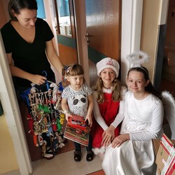 Podarowali dzieciom w szpitalu uśmiech