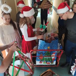 Podarowali dzieciom w szpitalu uśmiech