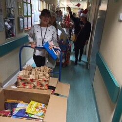 Podarowali dzieciom w szpitalu uśmiech