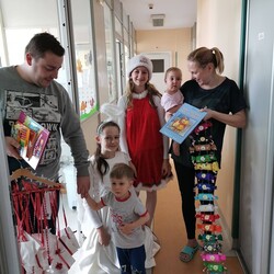 Podarowali dzieciom w szpitalu uśmiech