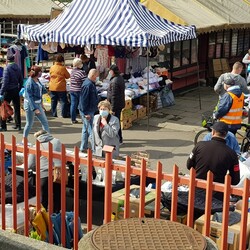 Na targowiska wrócił handel artykułami przemysłowymi
