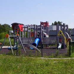 Plac zabaw przy hałdzie znowu został zdemolowany