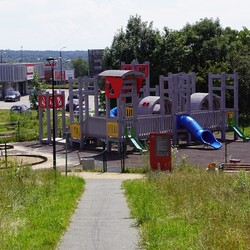 Plac zabaw przy hałdzie znowu został zdemolowany