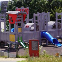 Plac zabaw przy hałdzie znowu został zdemolowany